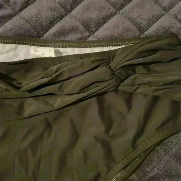 Women’s swim suit - Picture 2 of 3